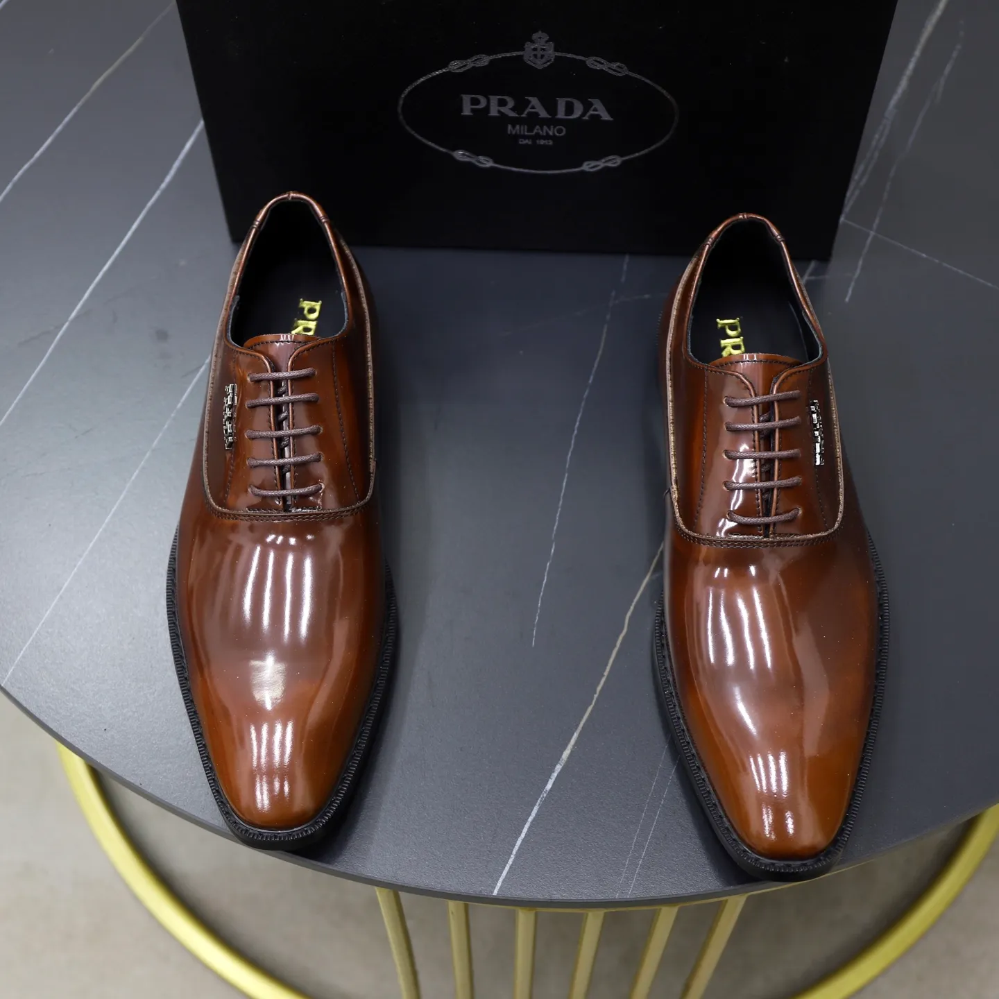 Ex-factory price: 540💰🙅‍♂️🙅‍♂️🙅‍♂️ Brand: PRADA Standard code: Men's code 38-44 (45 can be customized) Grade: Same style as the official website Original order quality Material: Original cowhide surface Comfortable cowhide lining Original outsole Style category: Men's fashionable casual leather shoes Distinguished big-name luxury elements Top luxury Color: actual picture color